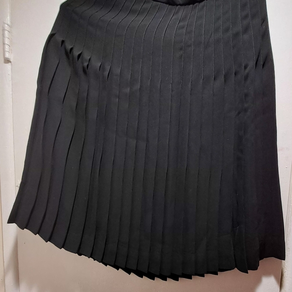 Lauren Ralph Lauren Black Pleated Midi Skirt - Size 14 Like New - Picture 8 of 12